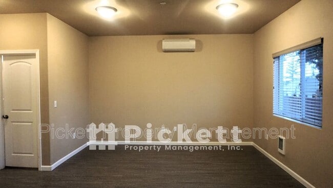 Building Photo - 821 SE Kinsley Ln