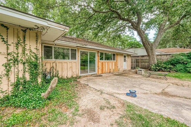 Building Photo - 5238 Beechnut St