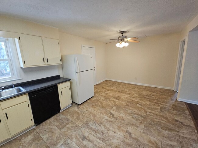 Building Photo - Renovated Mableton 3 Bedroom 2 Bath Home f...