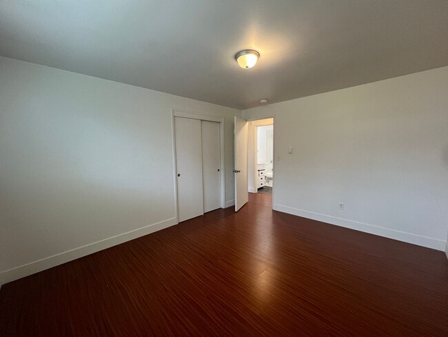 Building Photo - 3100 NE 16th St