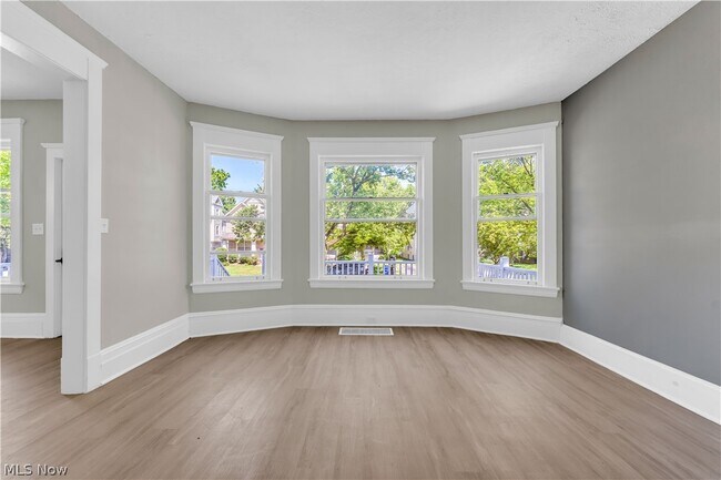 Building Photo - 1344 E 112th St