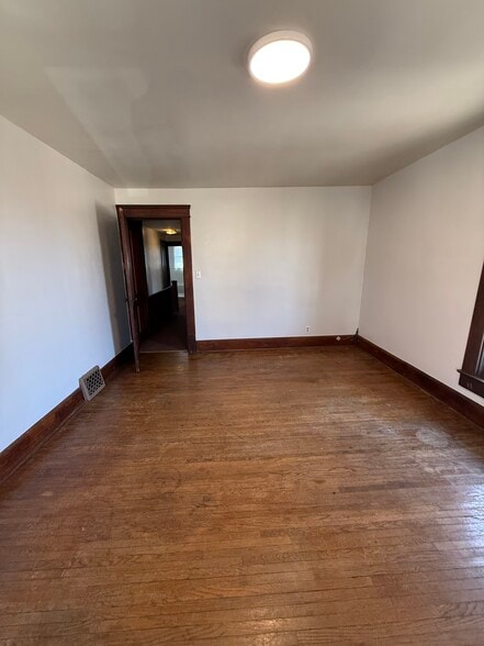 Building Photo - 315 N 10th St