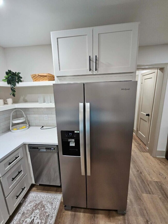 Building Photo - 152 E Orange St