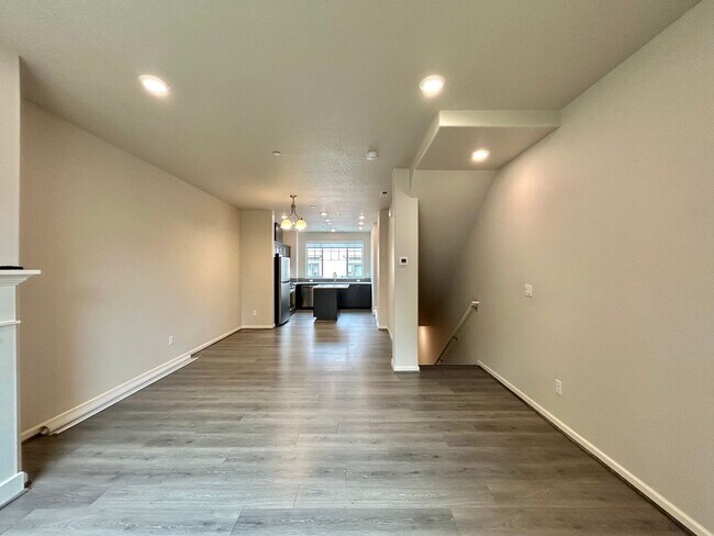 Building Photo - Stunning 2 Bed, 2.5 Bath Craftsman Townhome with Community Amenities!