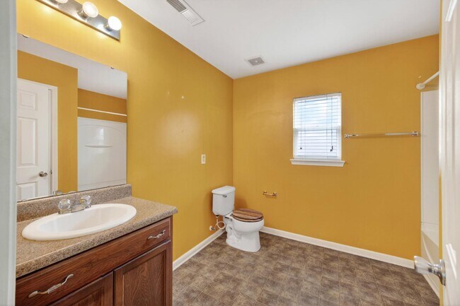 Building Photo - 8831 Kellum Dr