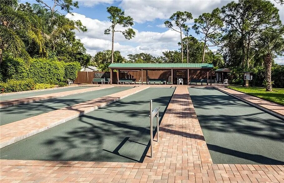 Building Photo - 270 Naples Cove Dr