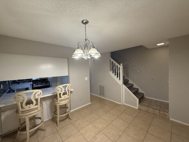 Building Photo - 6473 Klinect Ct