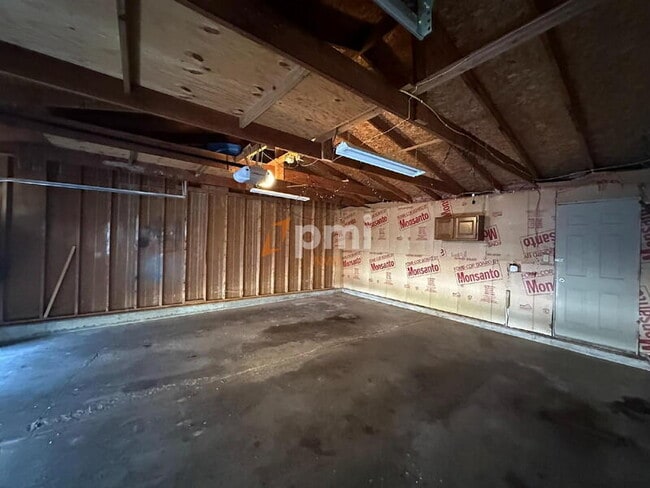 Building Photo - 404 Saginaw Dr