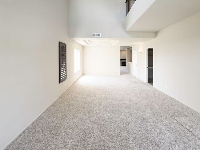 Building Photo - RARE 6 BEDROOM HOME FOR RENT IN OPTIMUM LO...