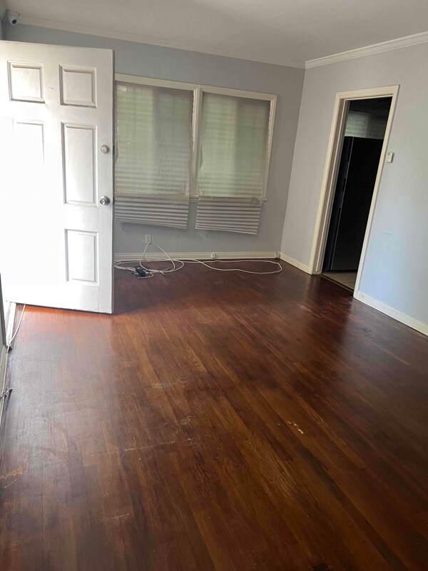 Building Photo - 2125 S Beverly Glen Blvd