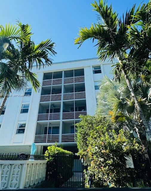 Building Photo - 2425 NE 135th St