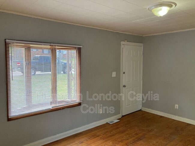 Building Photo - 815 Walters Dr