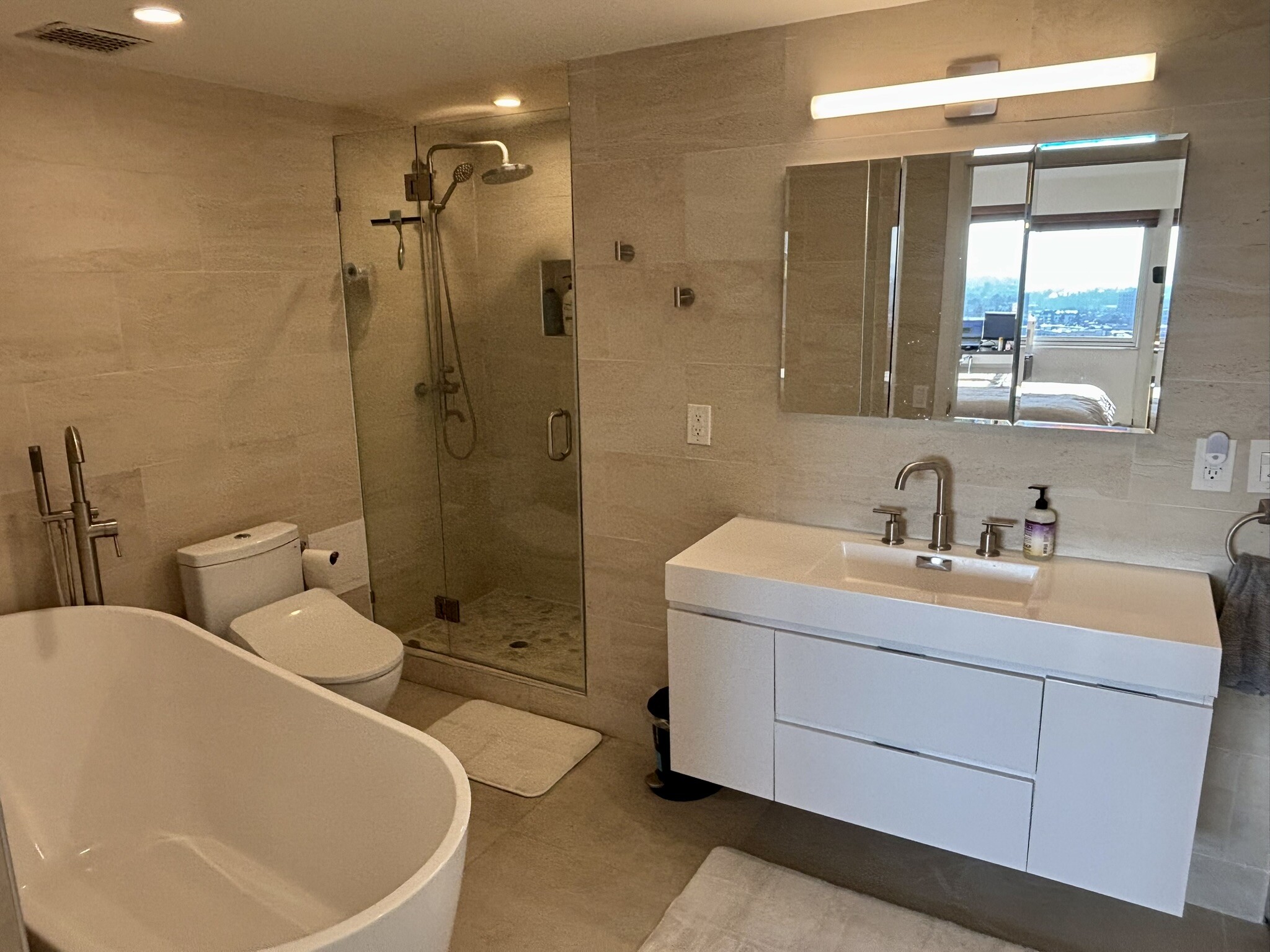 Master Bath - 10450 Wilshire Blvd