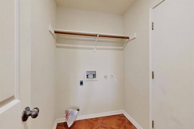 Building Photo - 15114 Wells Port Dr