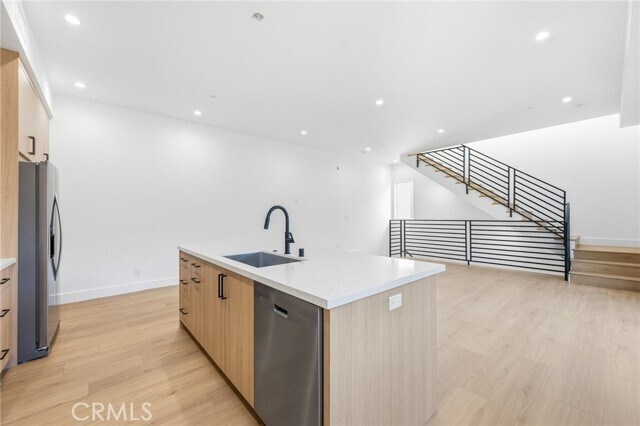 Building Photo - 6556 Balboa Blvd