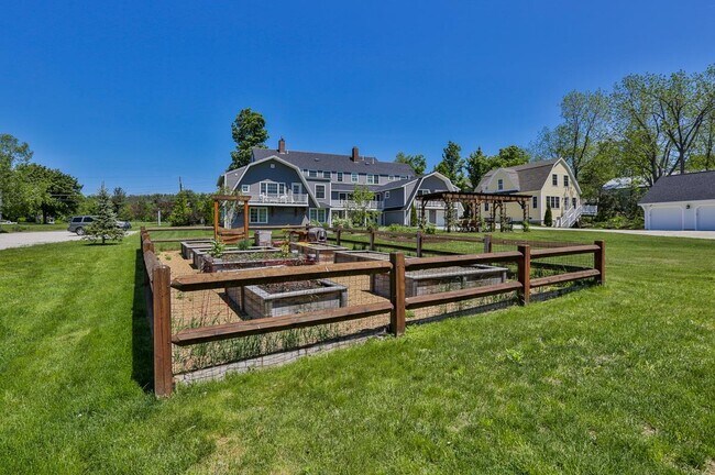 Building Photo - 26 N Main St