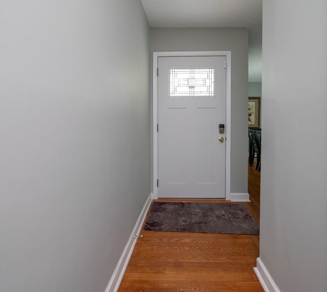 Building Photo - Long-Term/Mid-Term/Short-Term rental, Foxc...