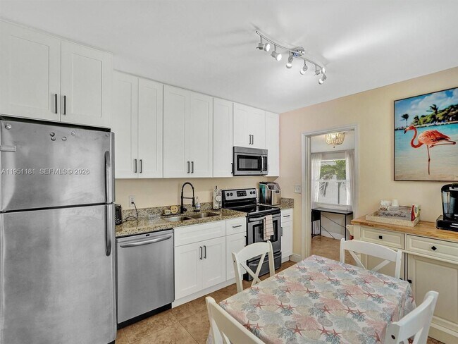 Building Photo - 615 SW 4th Ave