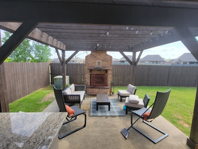 Building Photo - Cyrpess Bend Rental (4 Bedroom 3 Bath)