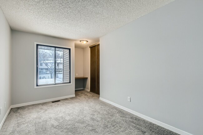 Building Photo - 1127 Landmark Trail S