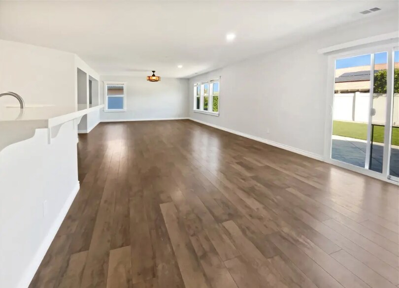 Building Photo - 31846 Victoria Pl