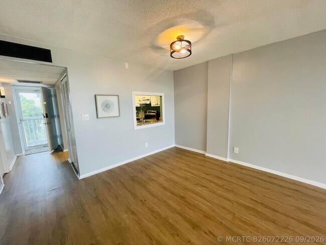Building Photo - 109 Royal Pk Dr