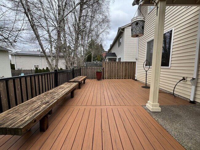 Building Photo - Inviting Two-Story 3BR Home Featuring Gas Range, Walk-In Closet, and Built-In Deck Seating