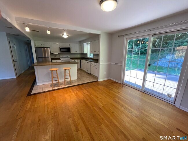 Building Photo - 85 Brentwood Dr