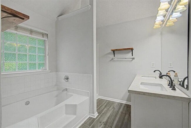 Building Photo - 1025 Balsam Wood Trail