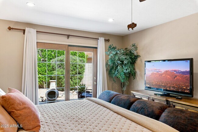 Building Photo - 9972 E Del Monte Ave