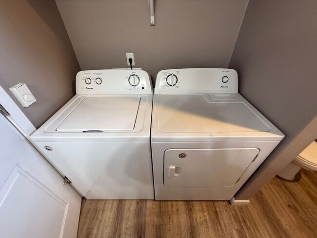 Building Photo - 4225 Hawthorne Ave NE