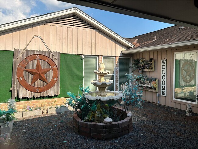 Building Photo - 5611 Arncliffe Dr