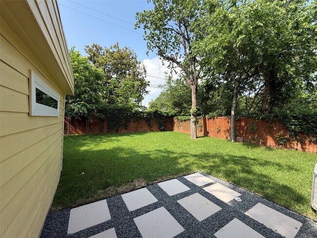 Building Photo - 4843 Culmore Dr
