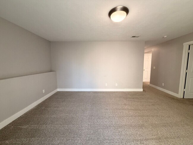 Building Photo - 1627 Hamlet Dr