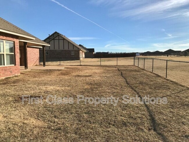 Building Photo - 1721 Sharon Dr