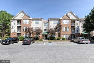 Building Photo - 3021 Hunting Ridge Dr