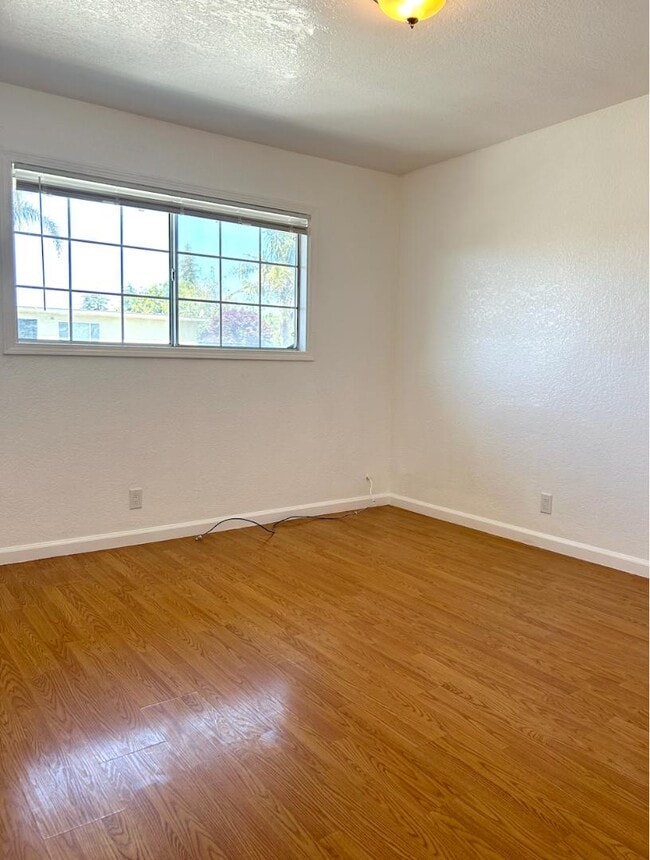 Building Photo - 9810 A St