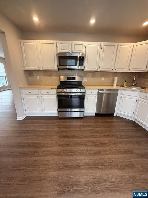 Building Photo - 686 Plum Terrace