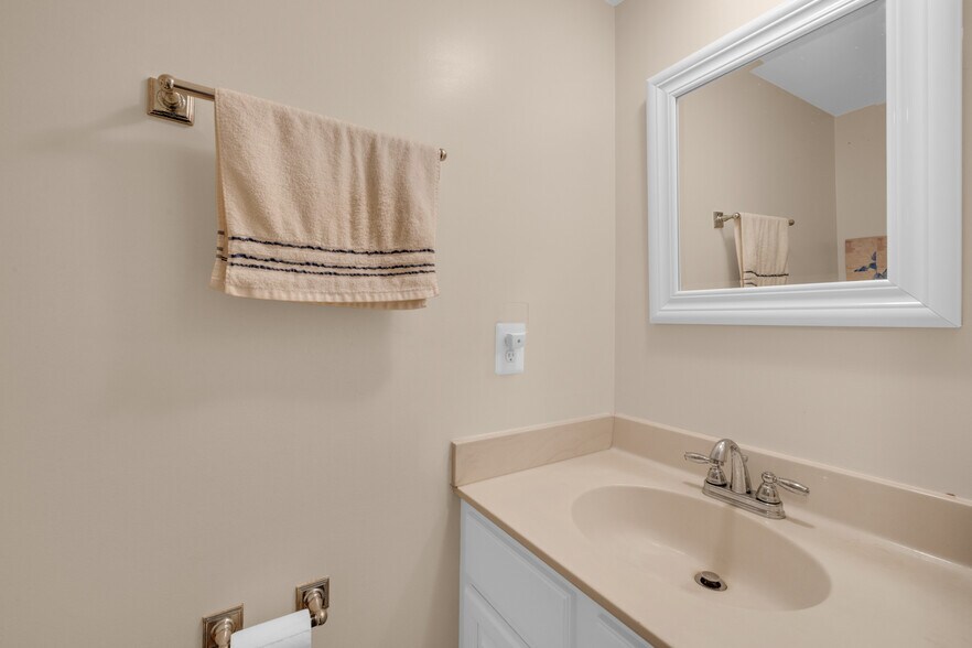 Building Photo - 4800 Bradley Blvd