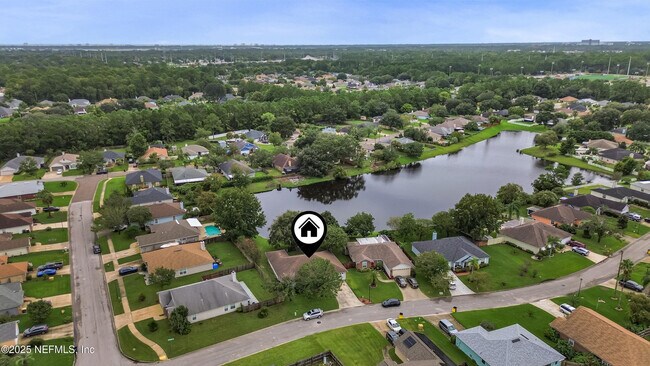 Building Photo - 2409 Cool Springs Dr S