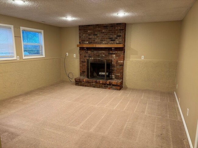 Building Photo - Westside 3 Bedroom Home in D20