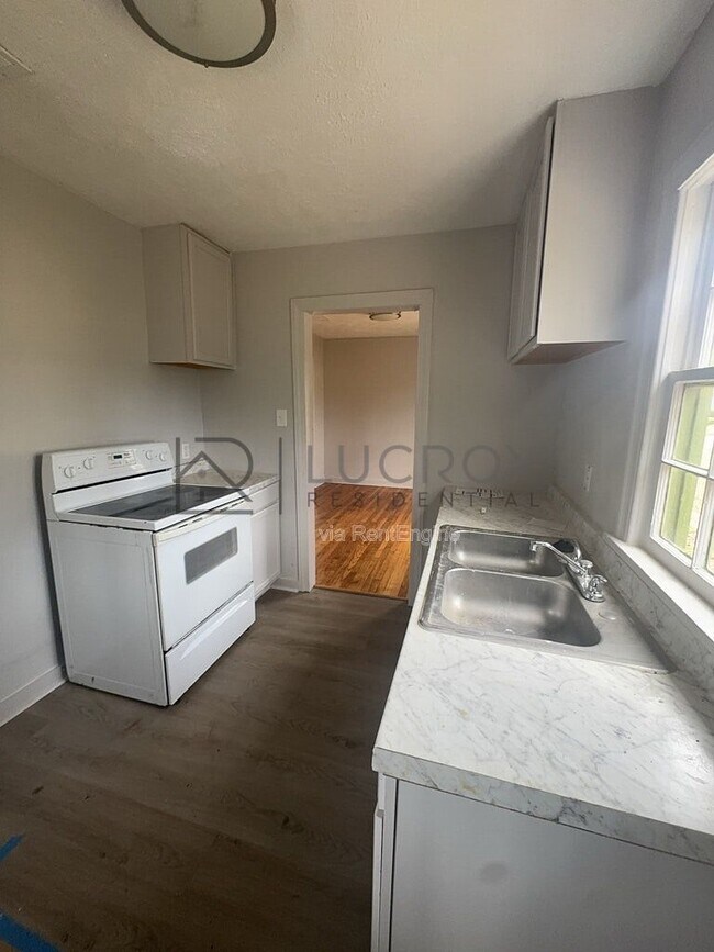 Building Photo - 4426 Desoto St