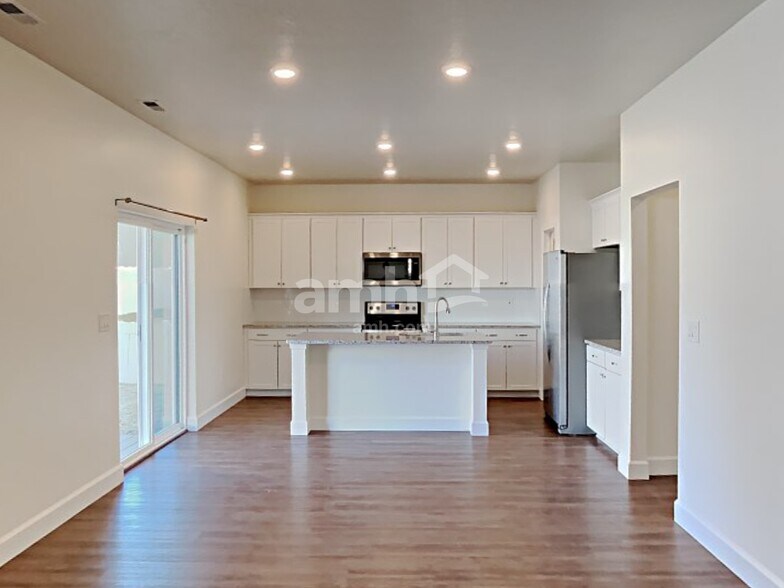 Building Photo - 2335 S Wild Horse Way