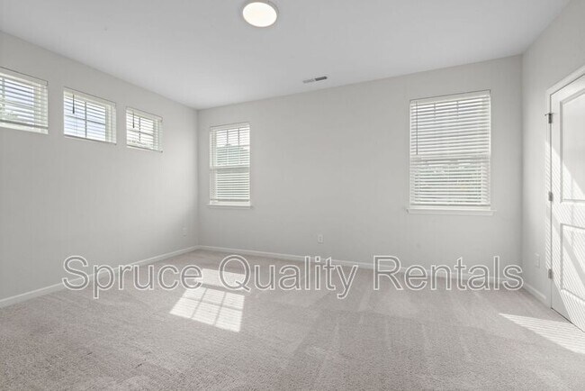 Building Photo - 1268 Commack Dr