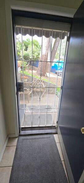 Building Photo - 1447 Lincoln Way