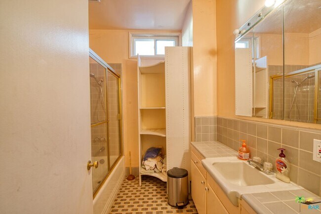 Building Photo - 508 N Avenue 66