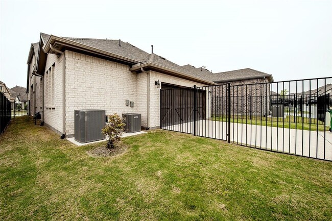 Building Photo - 6812 Royal Liverpool Dr