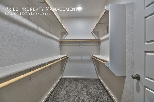 Building Photo - 12321 S Chelsea St