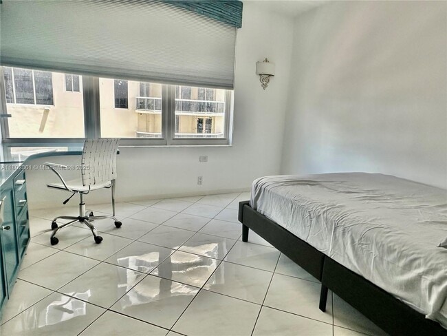 Building Photo - 4747 Collins Ave