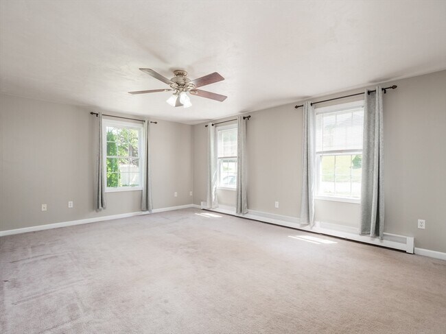Building Photo - 90 A Loxwood St